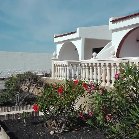 Costa Antigua Tatil Evi *